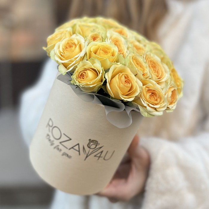 5 желтых пионовидных роз Бандолера в коробке