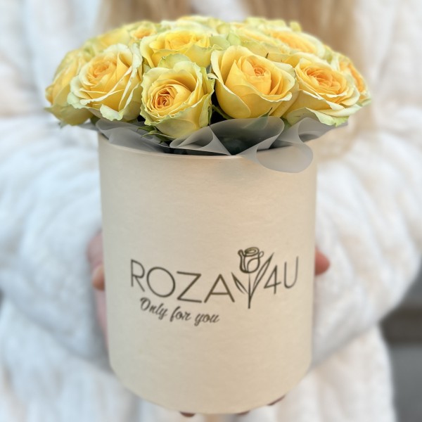 5 желтых пионовидных роз Бандолера в коробке