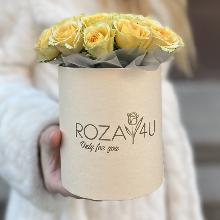 5 желтых пионовидных роз Бандолера в коробке