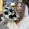 Черные розы с ранункулюсами