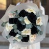 Черные розы с ранункулюсами