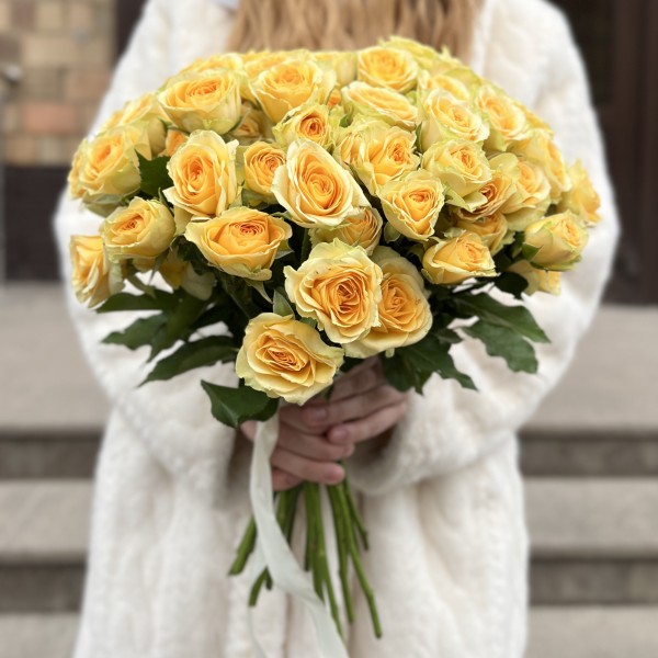 Кустовая пионовидная роза Бандолера 50 см