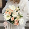 Ранункулюсы с пионовидной розой Павлова