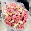 19 нежных пионовидных кустовых роз