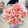 19 нежных пионовидных кустовых роз