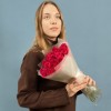 17 малиновых роз Такаци 40 см