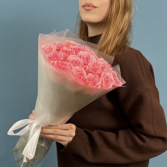 17 пионовидных роз Софи Лорен