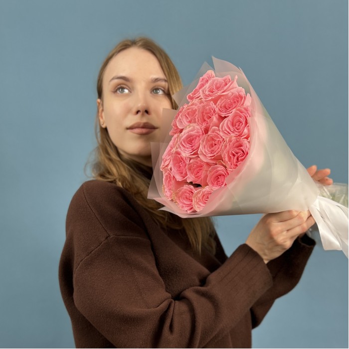 17 пионовидных роз Софи Лорен