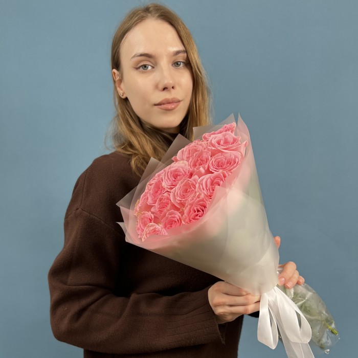 17 пионовидных роз Софи Лорен