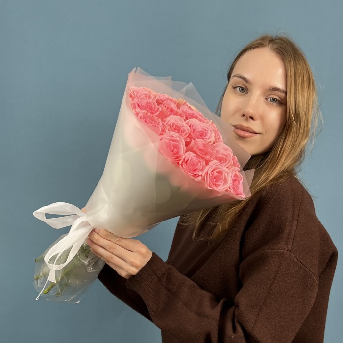 17 пионовидных роз Софи Лорен