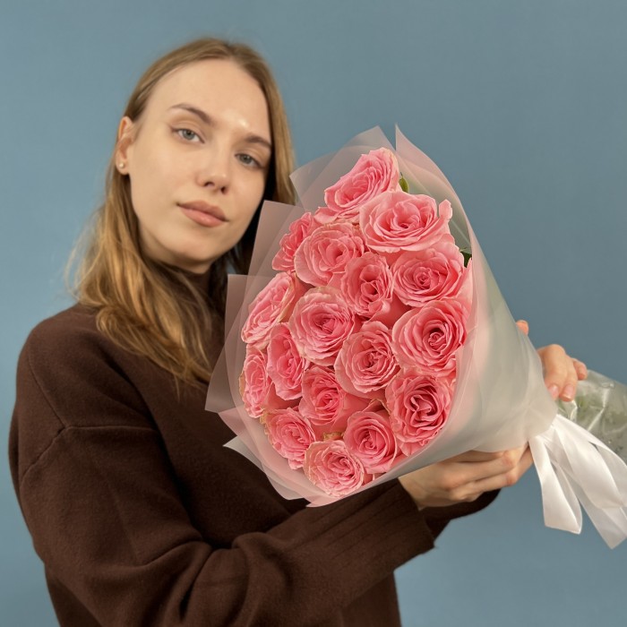 17 пионовидных роз Софи Лорен