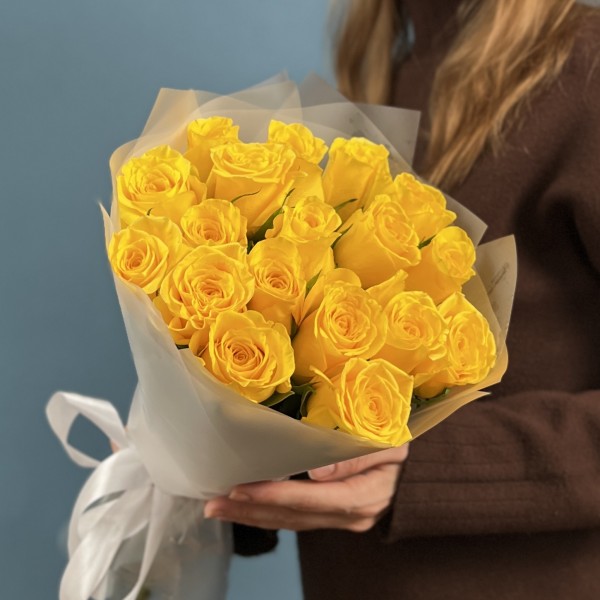 17 желтых роз 40 см