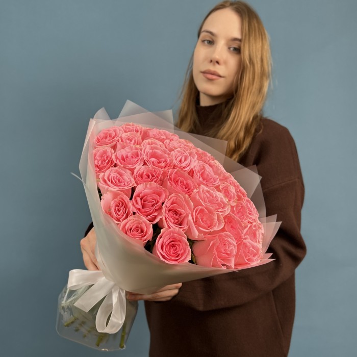 41 пионовидная роза Софи Лорен