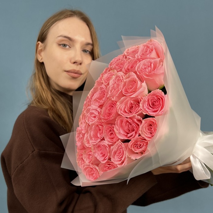 41 пионовидная роза Софи Лорен