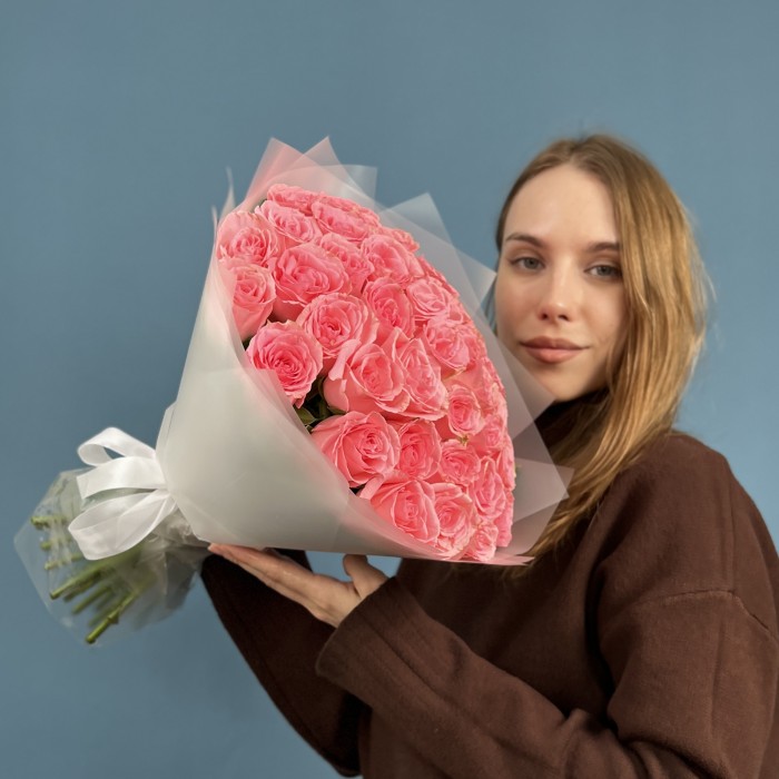 41 пионовидная роза Софи Лорен