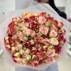 25 кустовых роз в упаковке