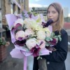 Букет ароматных пионов и необыкновенных калл
