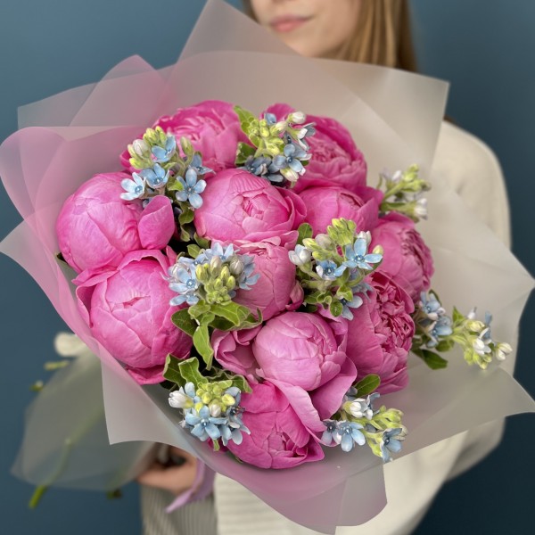 Букет из 11 пионов Флеминг с Оксипеталум