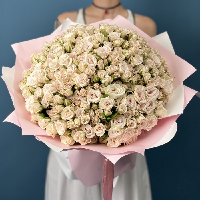 101 кустовая роза Роял Порцелина 40 см