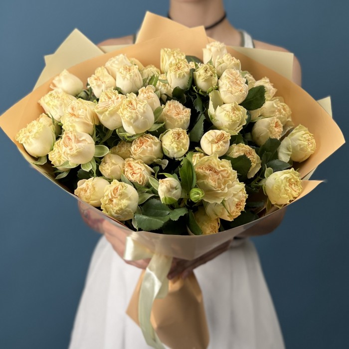 11 кустовых пионовидных роз Саммер-роз 40 см