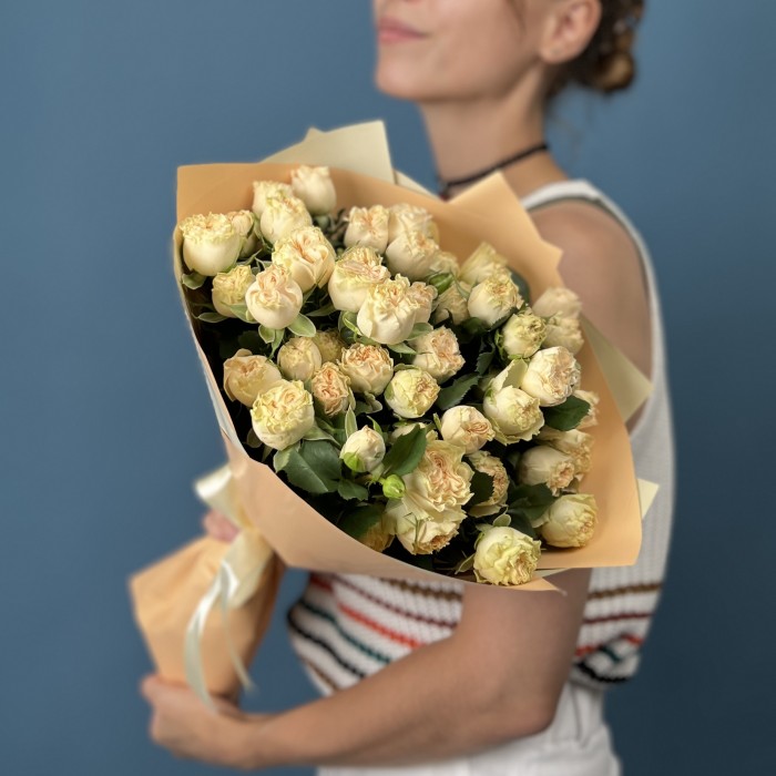 11 кустовых пионовидных роз Саммер-роз 40 см