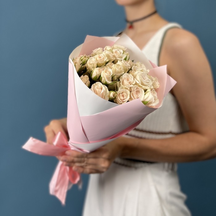 11 кустовых роз Роял Порцелина 40 см