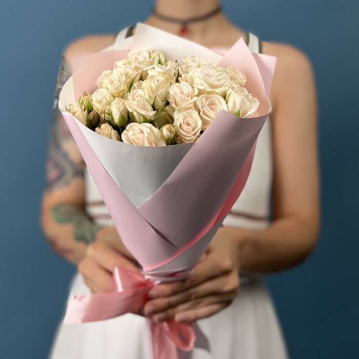 11 кустовых роз Роял Порцелина 40 см