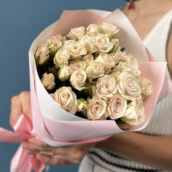 11 кустовых роз Роял Порцелина 40 см