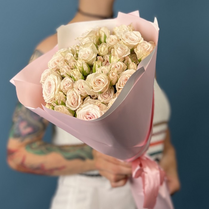 15 кустовых роз Роял Порцелина 40 см