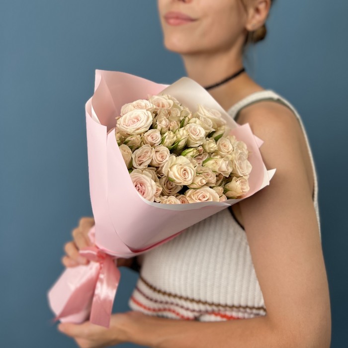 15 кустовых роз Роял Порцелина 40 см