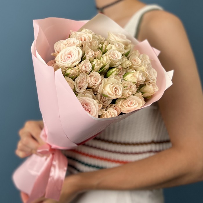 15 кустовых роз Роял Порцелина 40 см