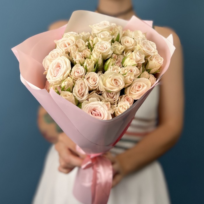 15 кустовых роз Роял Порцелина 40 см