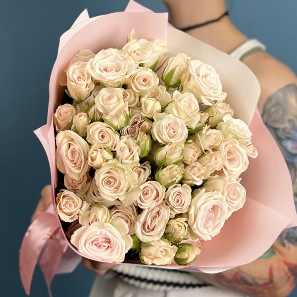 15 кустовых роз Роял Порцелина 40 см