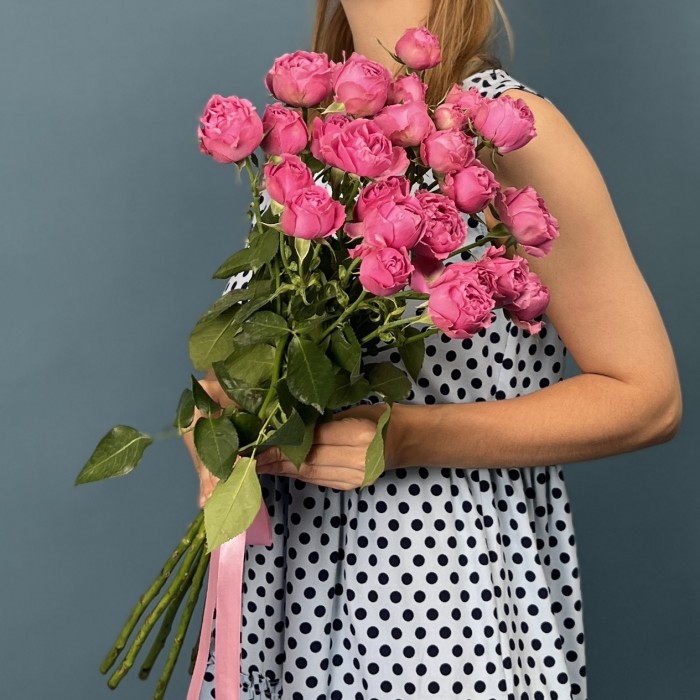 5 кустовых пионовидных роз Мисти Баблс 60 см