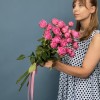5 кустовых малиновых роз Мисти Баблс 60 см