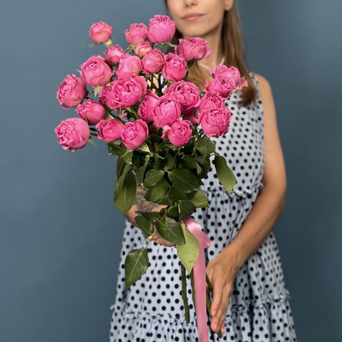 5 кустовых пионовидных роз Мисти Баблс 60 см