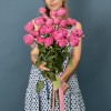 5 кустовых малиновых роз Мисти Баблс 60 см