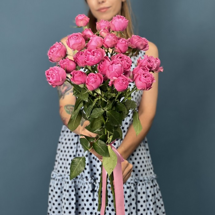 5 кустовых пионовидных роз Мисти Баблс 60 см