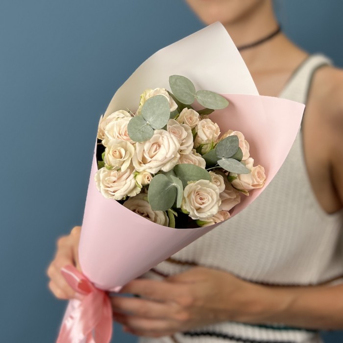 5 кустовых роз Роял Порцелина 40 см