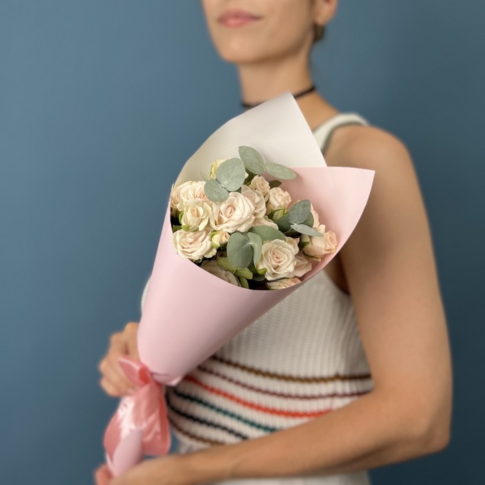 5 кустовых роз Роял Порцелина 40 см