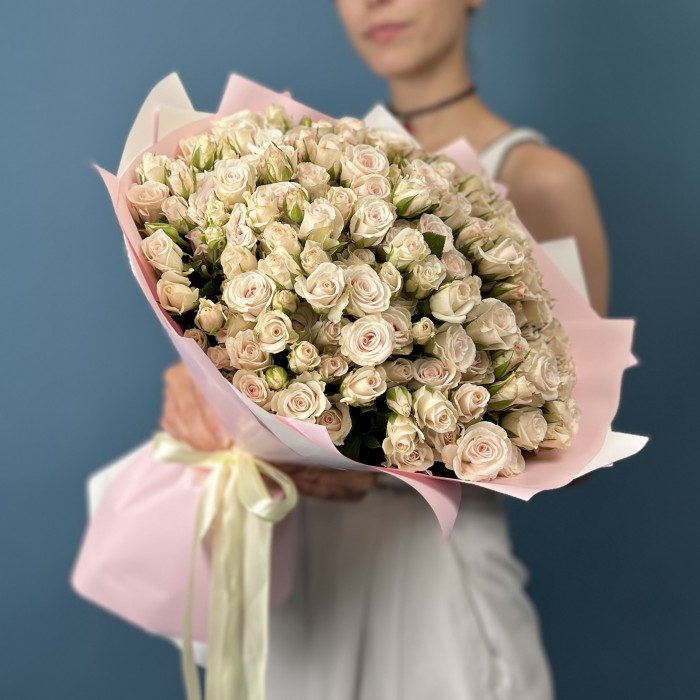 51 кустовая роза Роял Порцелина 40 см