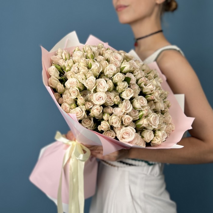 51 кустовая роза Роял Порцелина 40 см