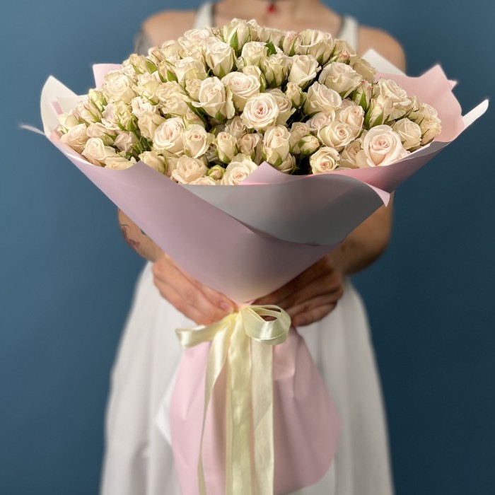 51 кустовая роза Роял Порцелина 40 см