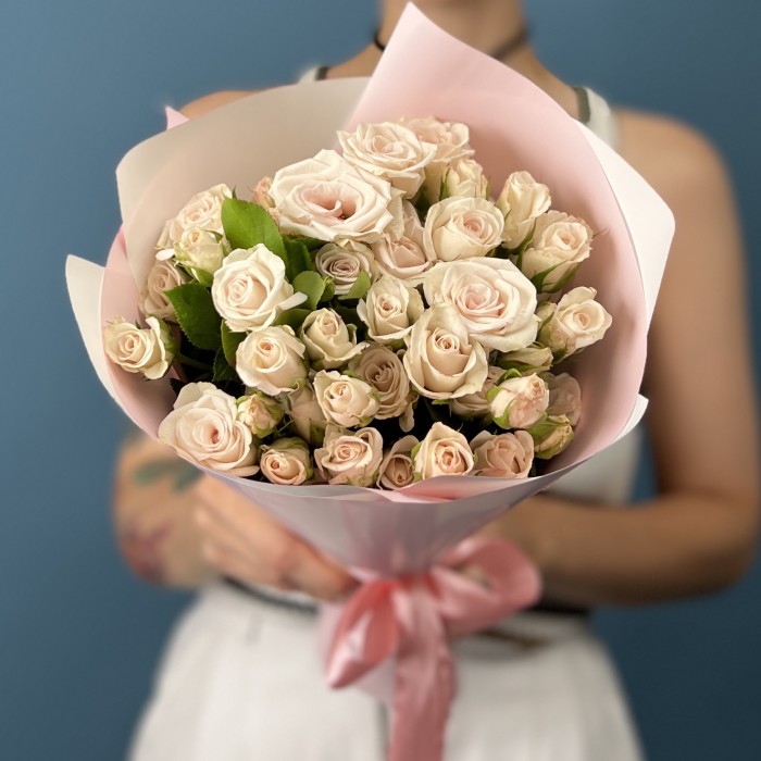 9 кустовых роз Роял Порцелина 40 см