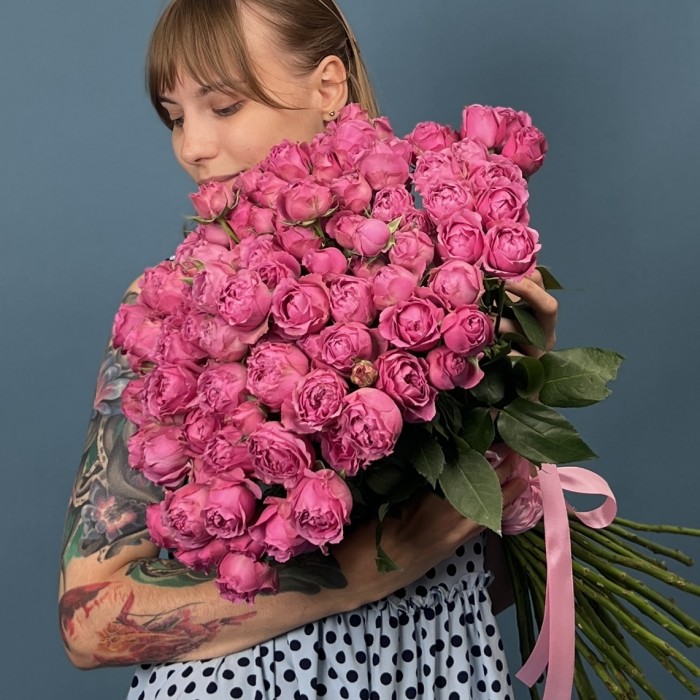 Кустовая пионовидная Роза Мисти Баблс 60 см