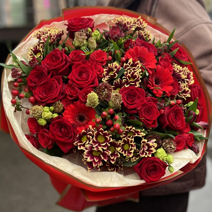 Красный букет на юбилей