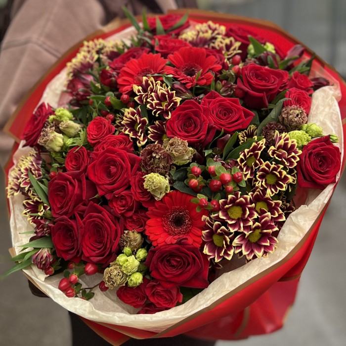 Красный букет на юбилей