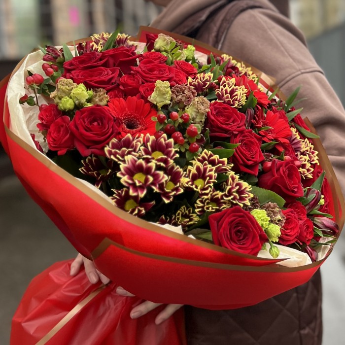 Красный букет на юбилей