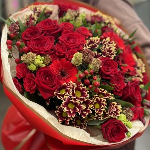 Красный букет на юбилей