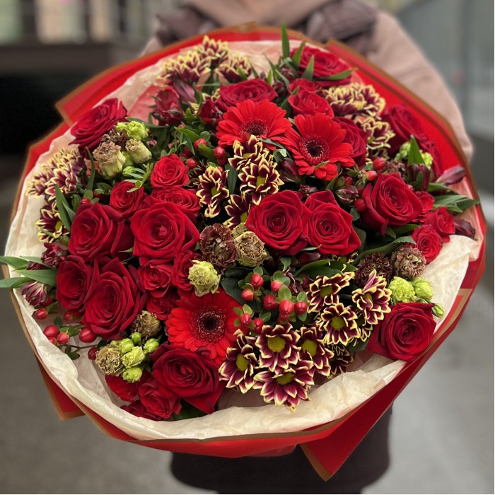 Красный букет на юбилей